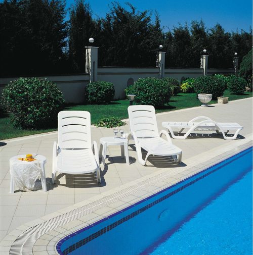 Outdoor sun lounger